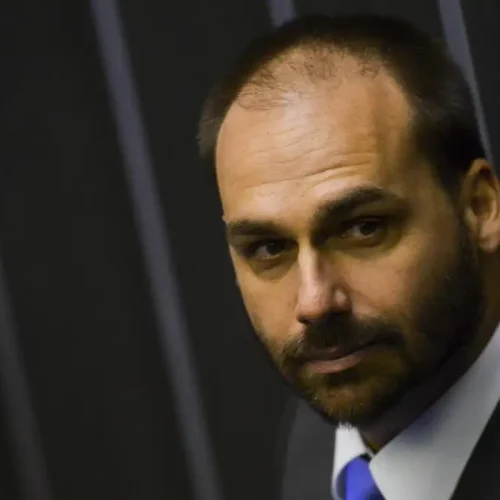Eduardo Bolsonaro muda o tom e nega ter atuado em tarifaço anunciado por Trump