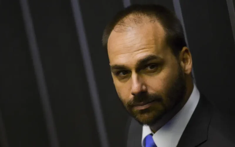 Eduardo Bolsonaro muda o tom e nega ter atuado em tarifaço anunciado por Trump