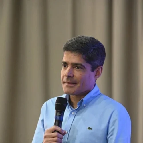 ACM Neto diz que base de Jerônimo tem mais problemas que oposição e mira 2026