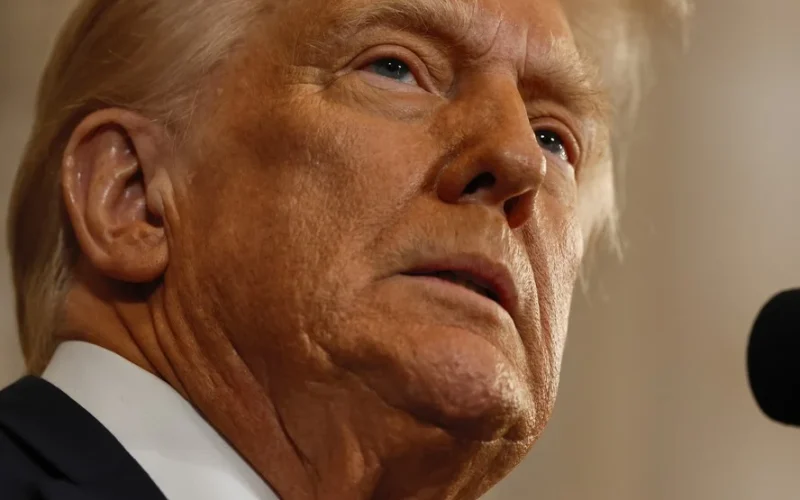 Tribunal dos EUA coloca em xeque poder de Trump e adia decisão que pode travar tarifaço global