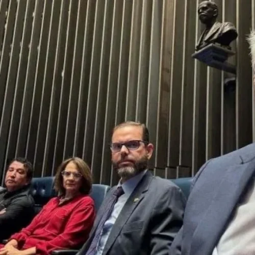 Oposição anuncia que tem 41 assinaturas pelo impeachment de Alexandre de Moraes; confira quem apoia o pedido