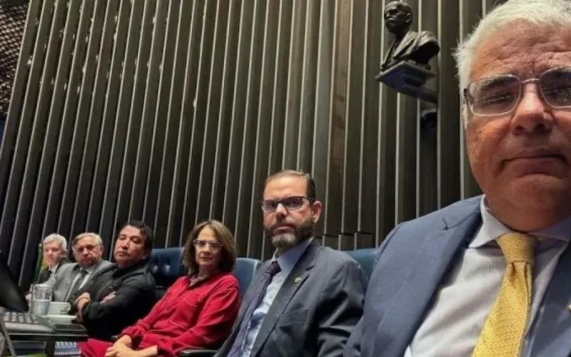 Oposição anuncia que tem 41 assinaturas pelo impeachment de Alexandre de Moraes; confira quem apoia o pedido