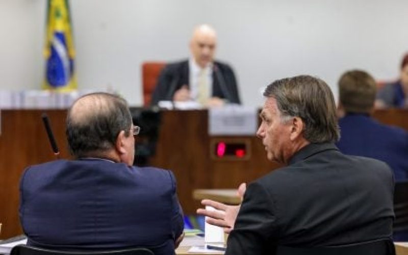 Moraes cobra Zanin e pressiona para marcar julgamento de Bolsonaro na “trama golpista”