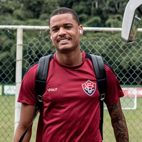 Reformulação no Vitória saída de Janderson e mais três jogadores do elenco, confirmada.