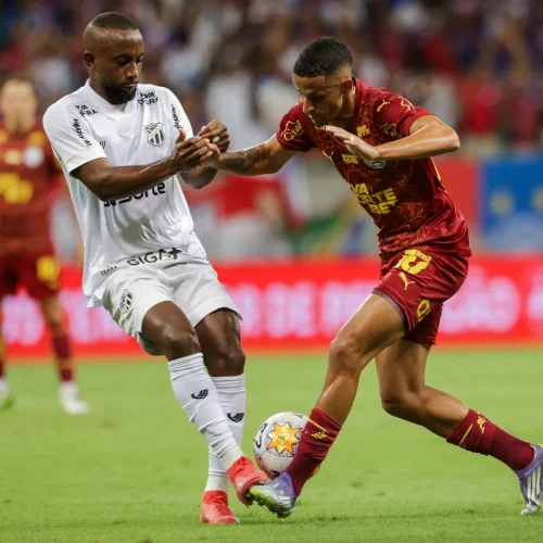 Nos acréscimos, Bahia vence o Ceará e garante vaga na final da Copa do Nordeste 2025