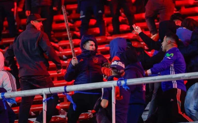 Assista – Briga de torcidas cancela o jogo na Sul-americana