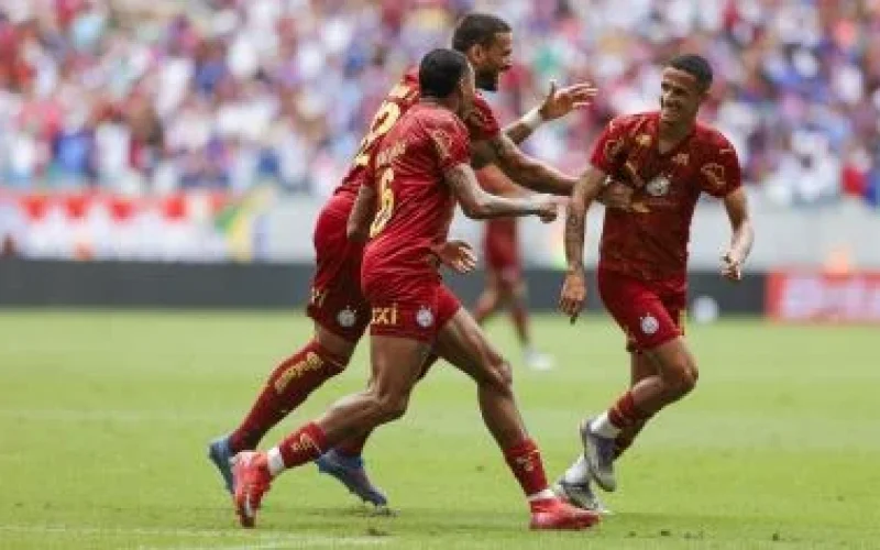 Sob olhares de Ancelotti, Bahia vence o Santos pelo Brasileirão