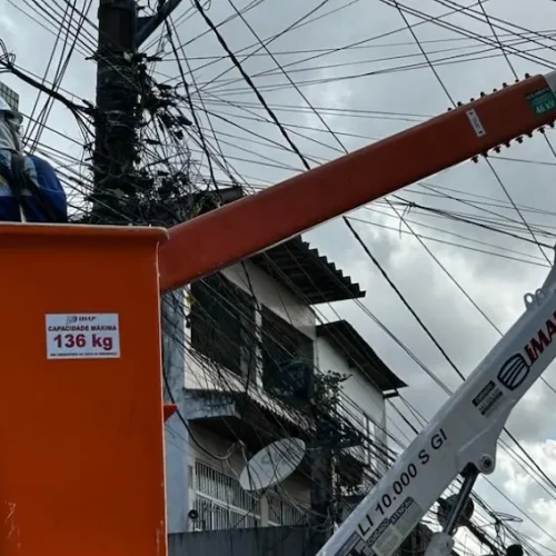 Coelba retira 565 toneladas de cabos irregulares de provedores clandestinos 