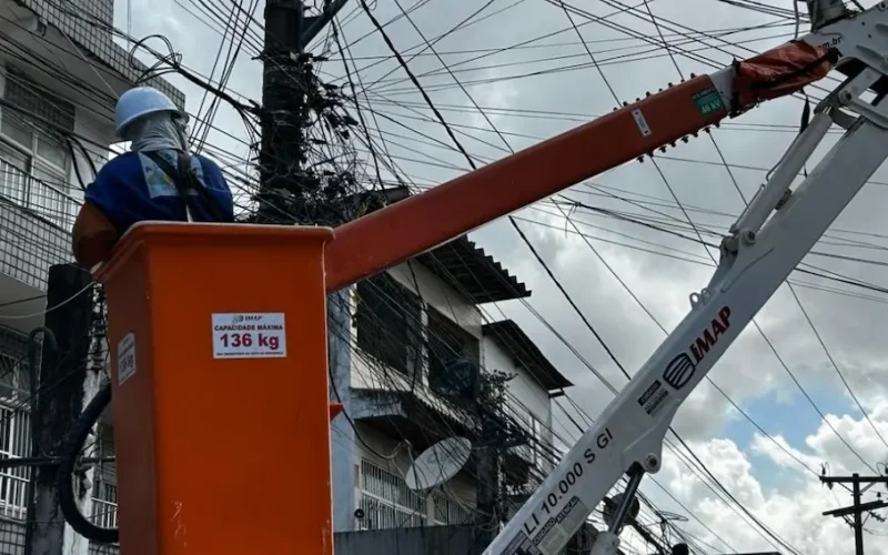 Coelba retira 565 toneladas de cabos irregulares de provedores clandestinos 