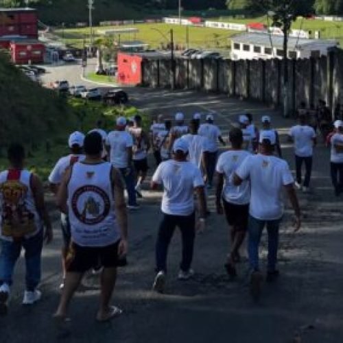 Organizada do Vitória se reúne com jogadores e diretoria após goleada “covardes e frouxos”