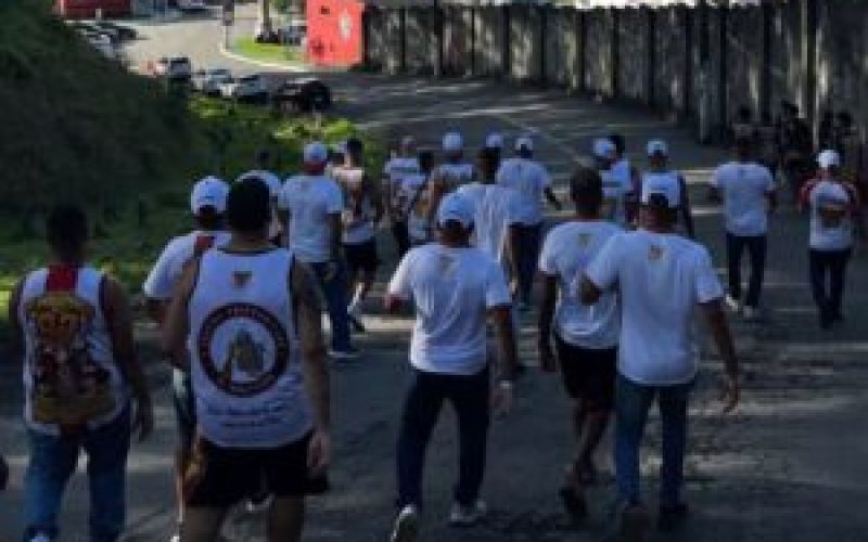 Organizada do Vitória se reúne com jogadores e diretoria após goleada “covardes e frouxos”