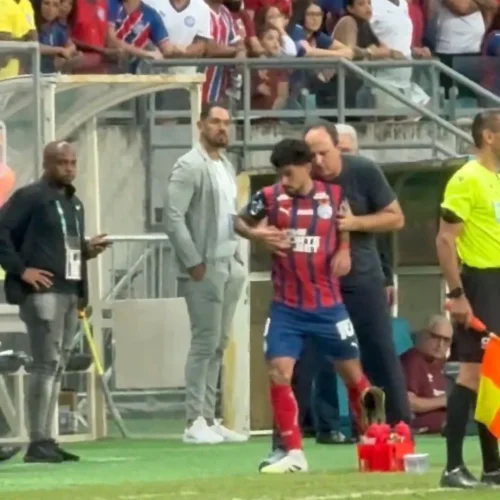 Veja Cauly sae chateado e Everton Ribeiro sae na sua defesa