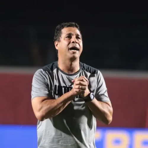 Técnico interino do Vitória, Rodrigo Chagas revela estratégia que utilizou para vencer o Galo: “Estudamos o adversário”