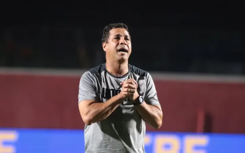 Técnico interino do Vitória, Rodrigo Chagas revela estratégia que utilizou para vencer o Galo: “Estudamos o adversário”