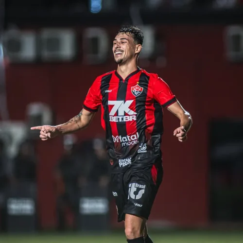Defensor do Vitória pode ser suspenso por até três jogos pelo STJD