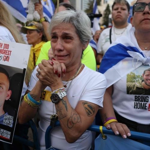 Reféns israelenses são libertados pelo Hamas após 738 dias em cativeiro na Faixa de Gaza
