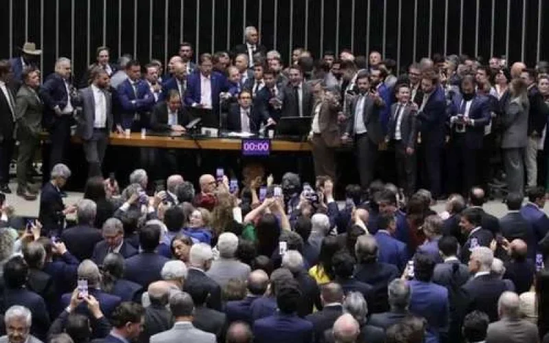 12 deputados baianos ajudaram a derrubar a “taxação BBB” que previa tributos sobre bets, bancos e bilionários