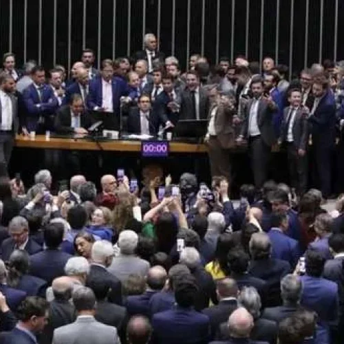12 deputados baianos ajudaram a derrubar a “taxação BBB” que previa tributos sobre bets, bancos e bilionários