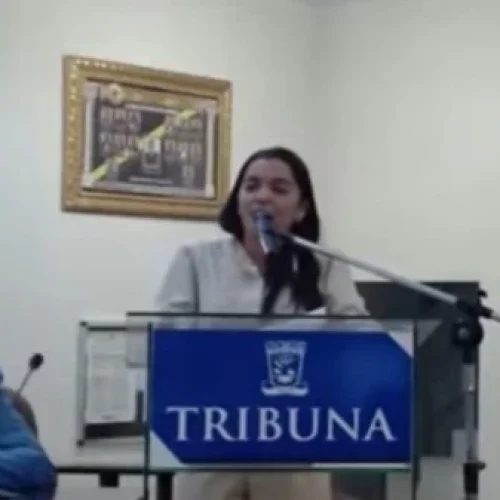 Vereadora baiana admite dirigir sem habilitação em viagens para Feira de Santana e Salvador, E PODE ISSO ?