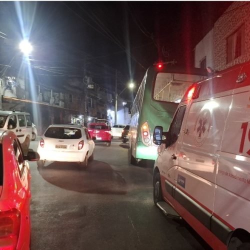 Passageira sofre acidente ao descer de ônibus na entrada do bairro Vila Verde; caso está sendo acompanhado pelo Sindicato