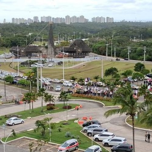 Empresários e instrutores de autoescolas realizam protestos em Salvador