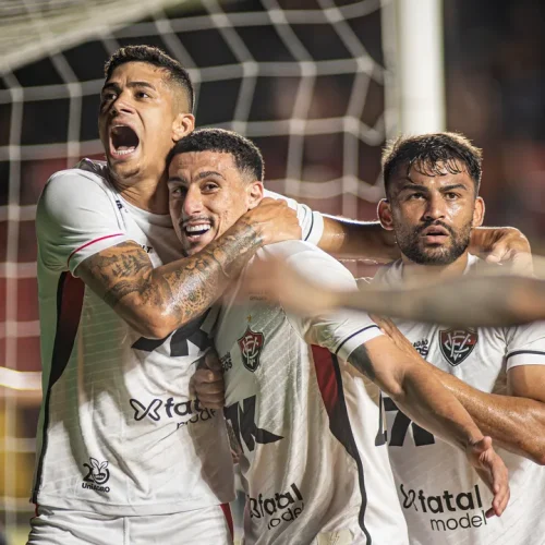 Vitória vence o Sport na Ilha e empurra o Santos para o Z4