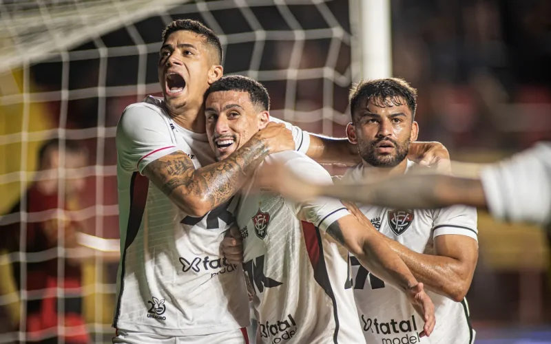 Vitória vence o Sport na Ilha e empurra o Santos para o Z4