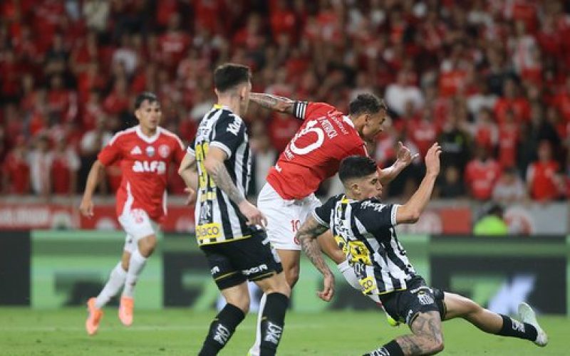Vitória permanece fora da zona de rebaixamento após empate entre Inter e Santos