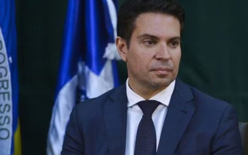 Hugo Motta toma decisão radical após Ramagem ser declarado foragido