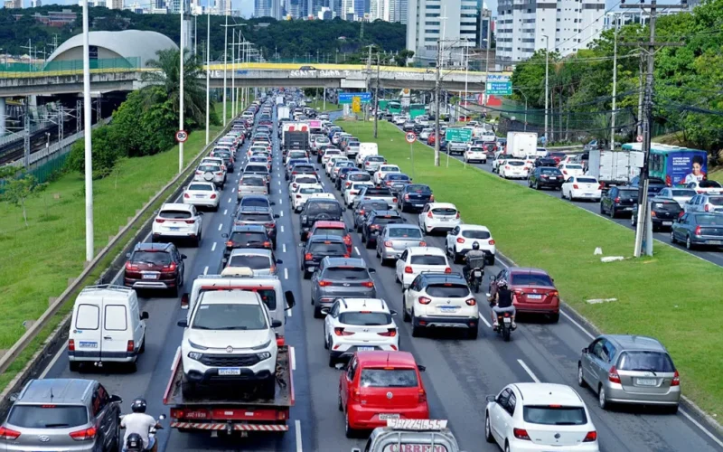 Transporte individual dispara no Brasil e agrava poluição e engarrafamentos nas grandes cidades