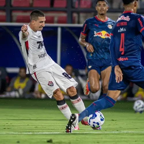 Vitória é goleado pelo Bragantino e decidirá permanência na Série A na última rodada