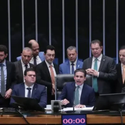 Veja como votaram os deputados baianos no projeto que tenta salvar Bolsonaro e os réus do 8 de Janeiro