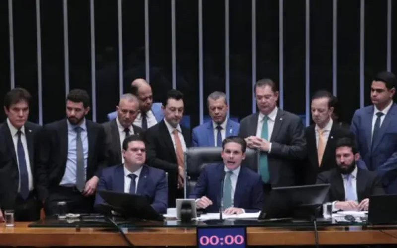 Veja como votaram os deputados baianos no projeto que tenta salvar Bolsonaro e os réus do 8 de Janeiro