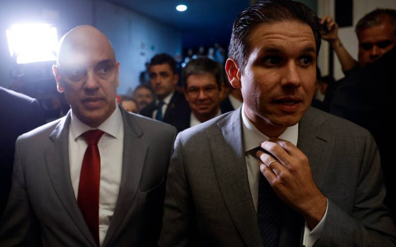 Decisão de Moraes sobre Zambelli abre nova crise entre Poderes