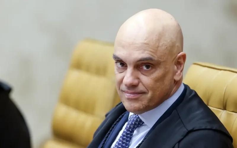 Moraes nega prisão domiciliar e mantém Bolsonaro detido na Polícia Federal