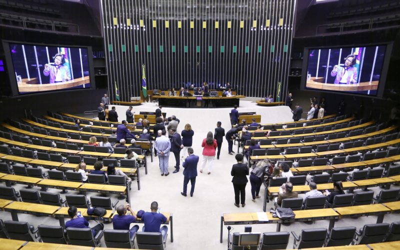 Cassação de Ramagem e Eduardo Bolsonaro repercute entre baianos: “Que fique de lição”