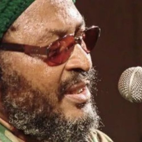 Edson Gomes se pronuncia sobre aposentadoria após boatos nas redes sociais