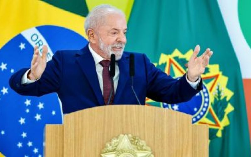 Lula assina indulto de Natal e deixa de fora presos pelo 8/1 e delatores