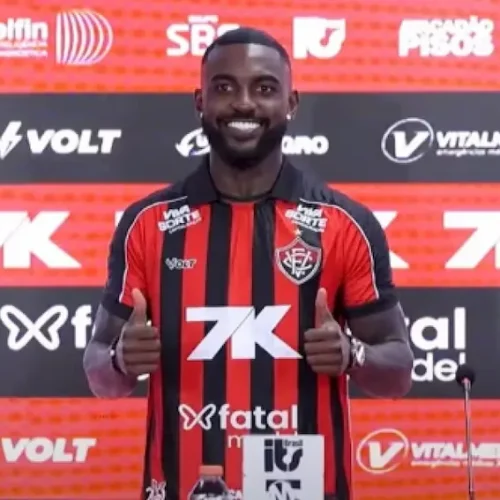 Vitória renova contrato com o lateral-esquerdo Ramon