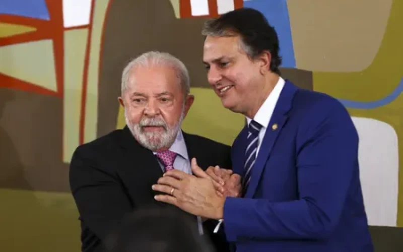 Governo Lula vai reajustar piso dos professores acima da inflação