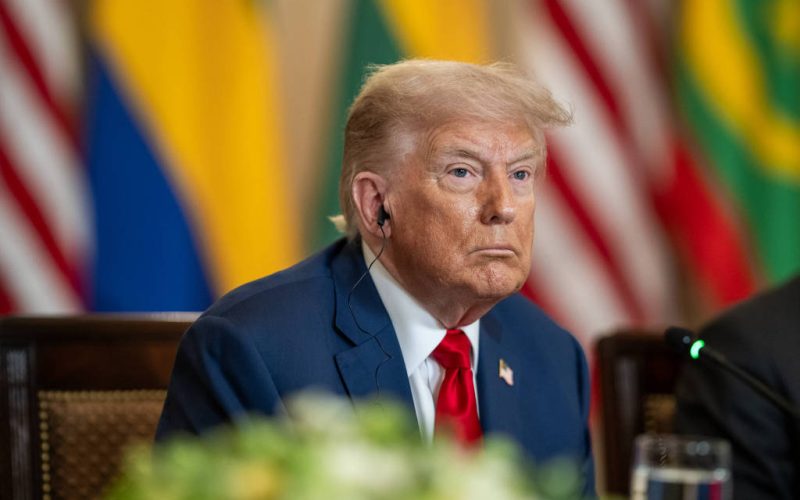 Trump anuncia tarifa para países que fizerem negócio com Irã, parceiro do Brasil