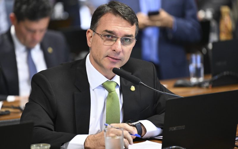 Flávio Bolsonaro enfrenta entraves para montar palanques no Nordeste