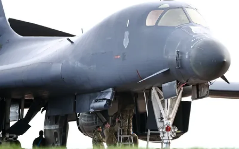 Aeronave dos EUA cai no Iraque com militares a bordo; veja detalhes