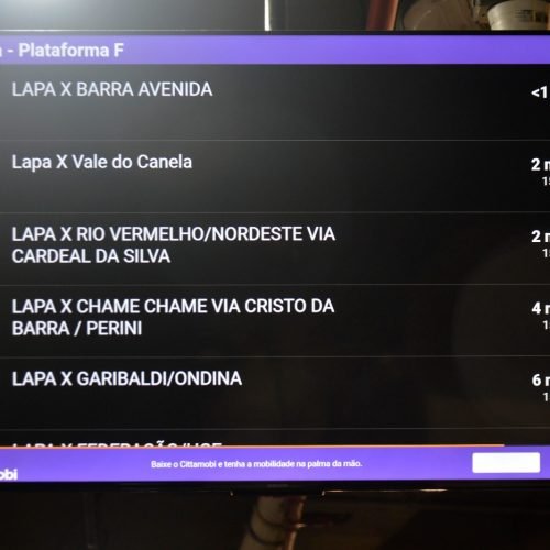 Estação da Lapa recebe painéis com informações de transporte em tempo real
