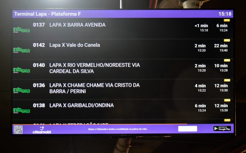 Estação da Lapa recebe painéis com informações de transporte em tempo real