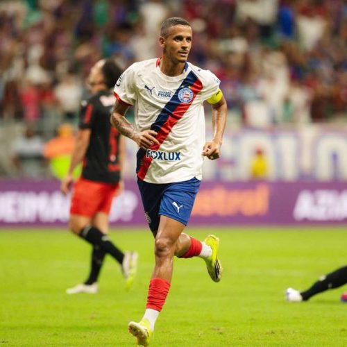 Bahia vence o Bragantino por 2 a 0 e cola no topo do Brasileirão