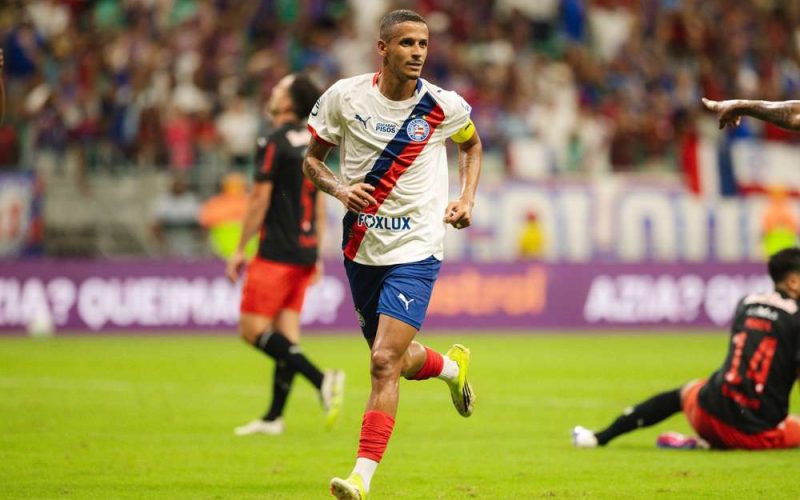 Bahia vence o Bragantino por 2 a 0 e cola no topo do Brasileirão