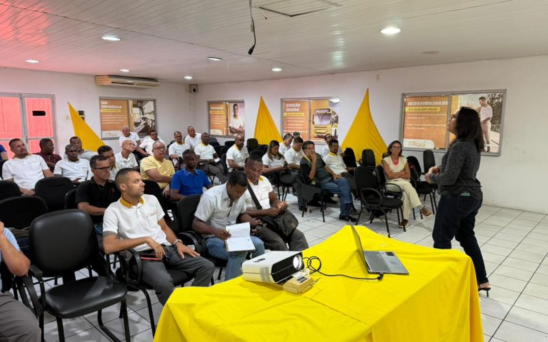 Semob reforça orientação a rodoviários sobre embarque e desembarque fora do ponto para mulheres e idosos à noite