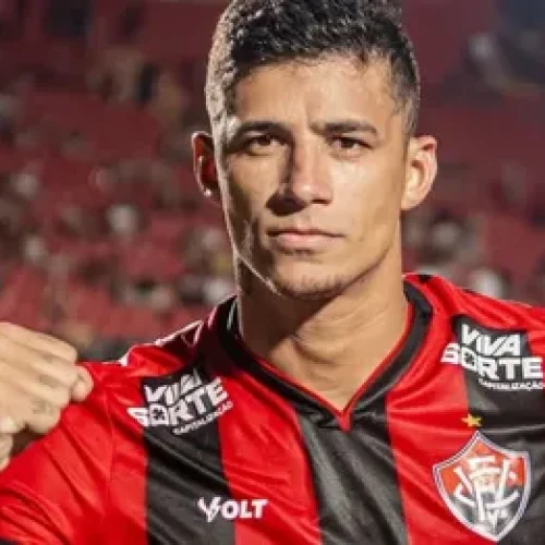 Camutanga sofre lesão grave e desfalca o Vitória por longo período