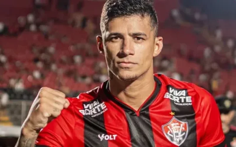 Camutanga sofre lesão grave e desfalca o Vitória por longo período